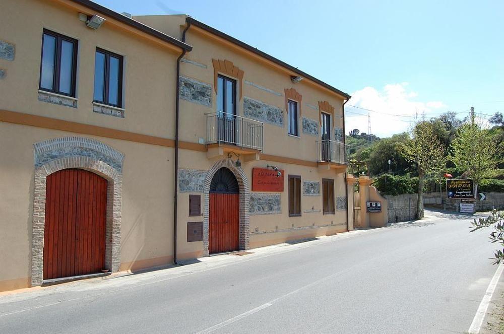 Agriturismo Parra Santa Lucia del Mela Eksteriør billede
