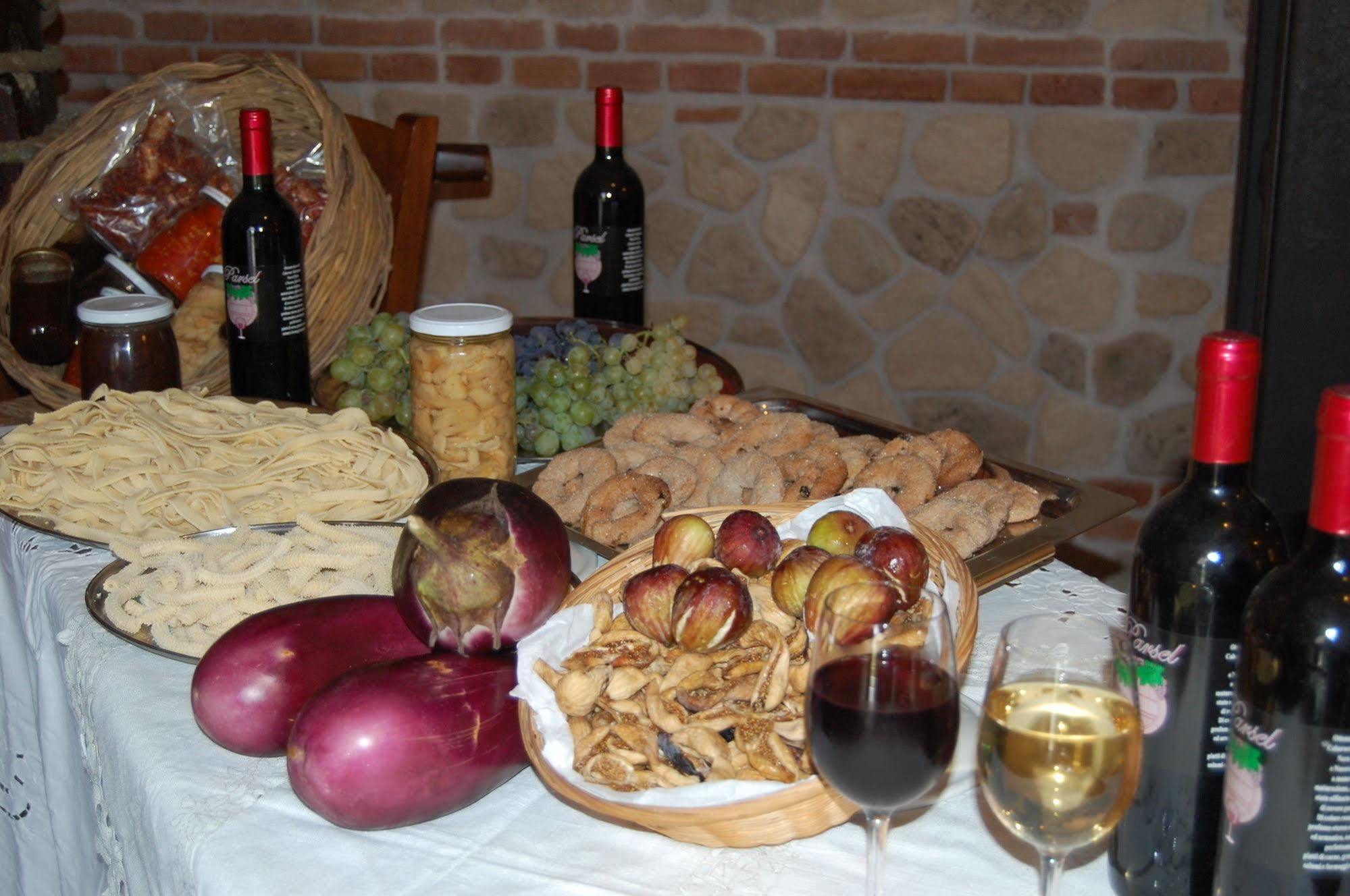 Agriturismo Parra Santa Lucia del Mela Eksteriør billede
